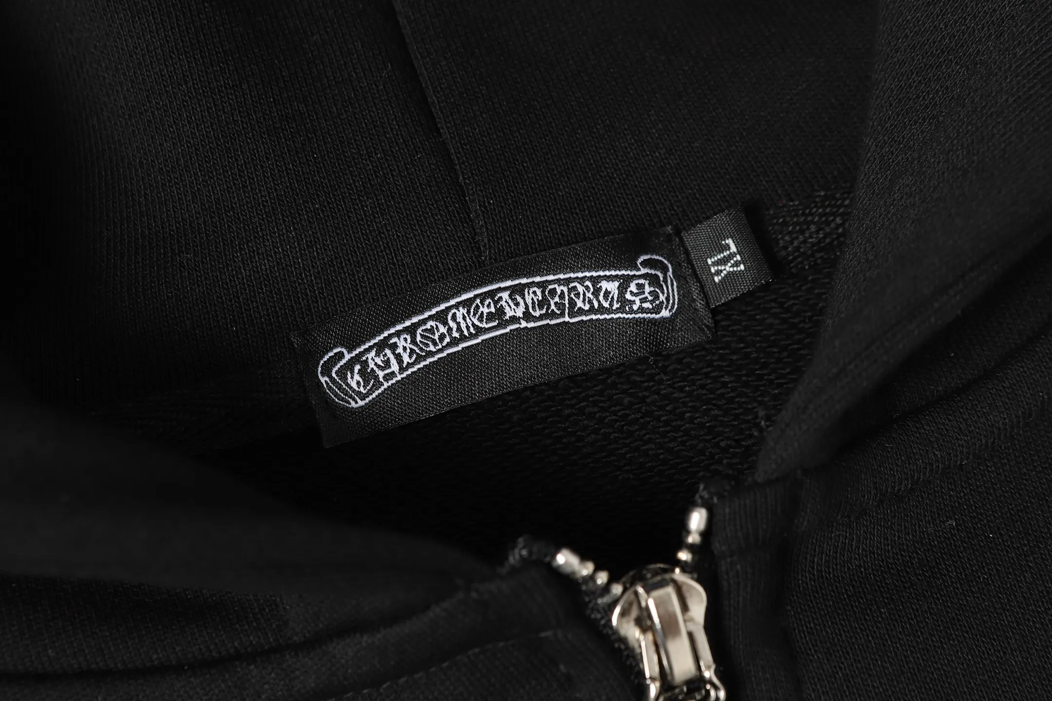 P270 K05 cross-border model, please do not place an order if you pursue quality - Chrome Hearts/Chrome Heart Sanskrit Cross ✝️raglan sleeve zipper sweatshirt cardigan jacket - high weight, high density and high quality, soft, delicate and skin-friendly wool, soft and silky to the touch, excellent warmth and skin-friendly properties - custom-woven and dyed, no color difference, no matter the fabric or workmanship details, beat the ordinary version on the market - hardware zipper accessories are all customized, full of details -Colour: black red -Size: S M L XL